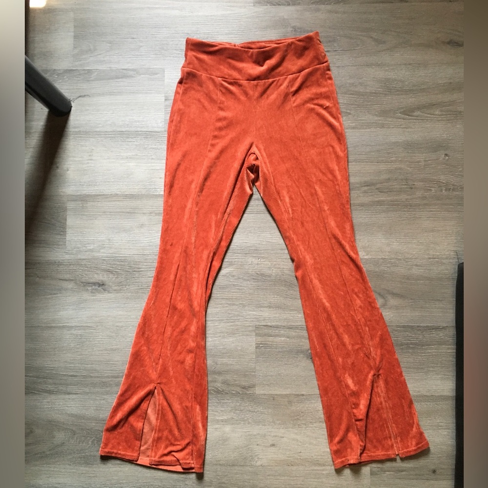 Burnt orange 🍊 ribbed flare pants